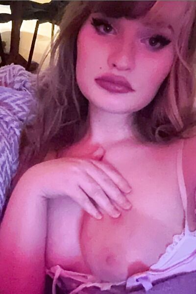 Juliephilia Foto di nudo sexy (24 immagini)