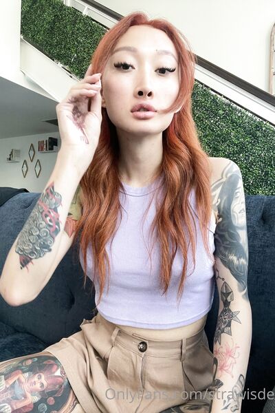 Foto hot Strawisdead di nudi