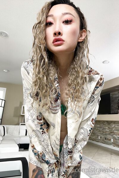 Foto hot Strawisdead di nudi