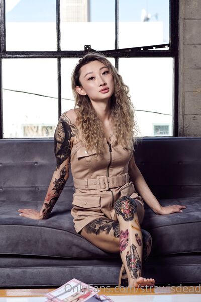 Foto hot Strawisdead di nudi