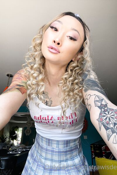 Foto hot Strawisdead di nudi