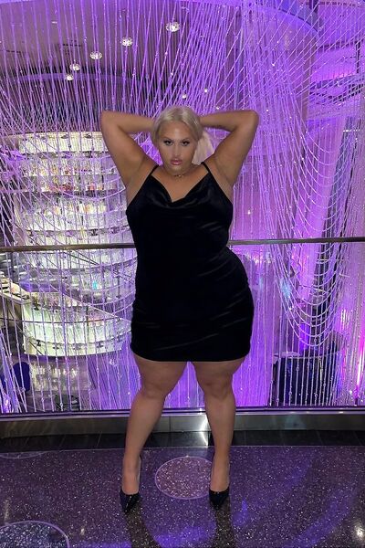 Fotos calientes Naomi Platinum de desnudos