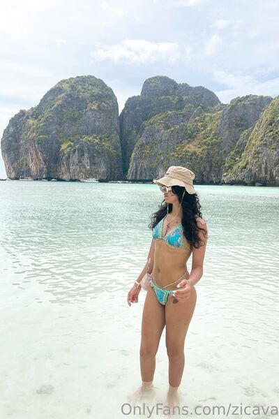 Fotos calientes Zi Cavalli de desnudos