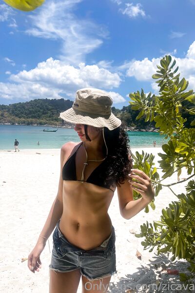 Fotos calientes Zi Cavalli de desnudos