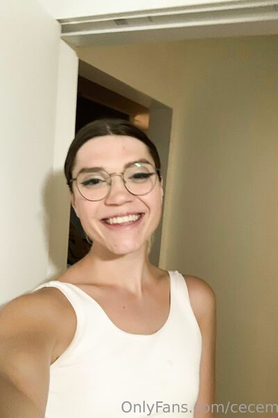 Fotos sensuais Cece Miri de nudez