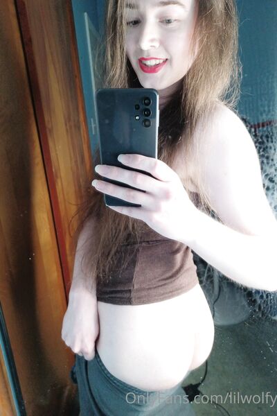 Foto hot LilWolfy69 di nudi