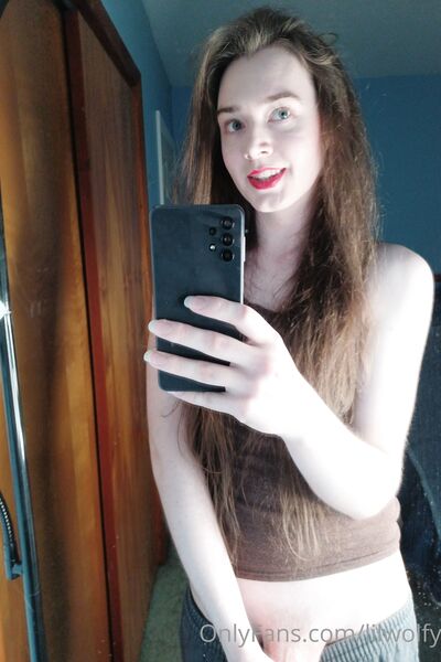 Foto hot LilWolfy69 di nudi
