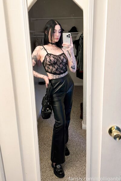 Foto hot Julia Molligan di nudi