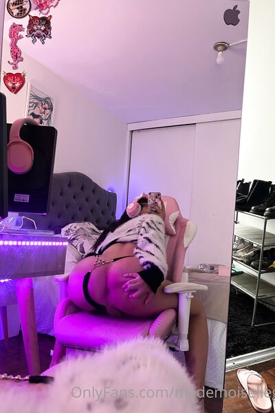Foto hot Mademoisellegia di nudi