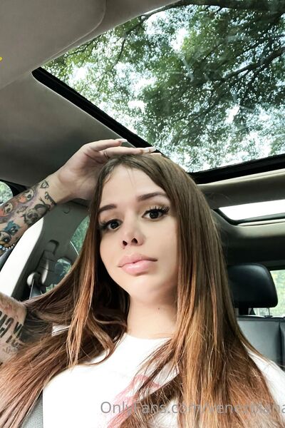 Fotos sensuais Valery McQueen de nudez