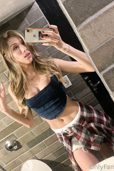 Foto hot Dani Berry di nudi