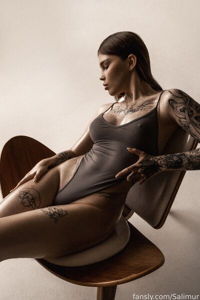 Foto hot Salimur di nudi