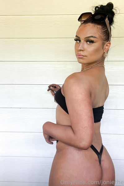 Foto hot Joniethebratz di nudi