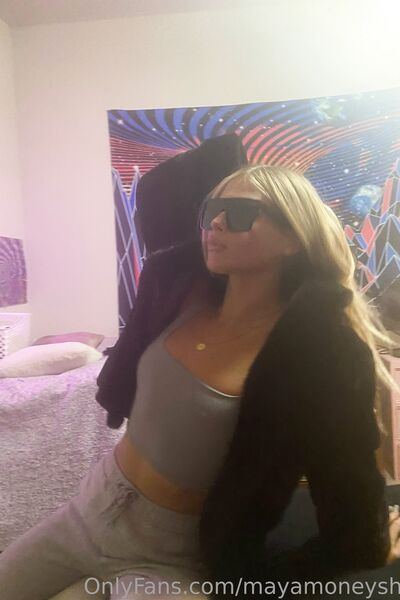 Fotos calientes Maya MoneyShot de desnudos