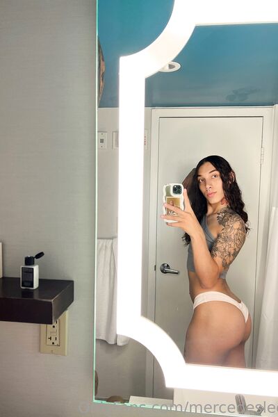 Foto hot Mercedes Trujilo di nudi