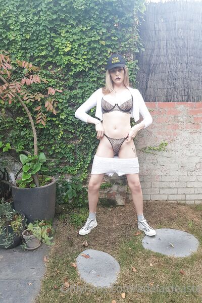 Foto esclusive sexy di Sienna Carlisle alias Adelaide Asterix