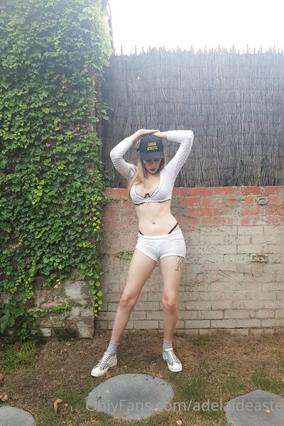 Foto esclusive sexy di Sienna Carlisle alias Adelaide Asterix