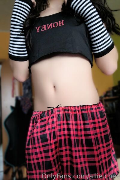 Foto hot Allie Cheeks di nudi