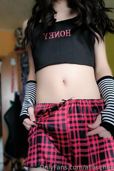 Foto hot Allie Cheeks di nudi