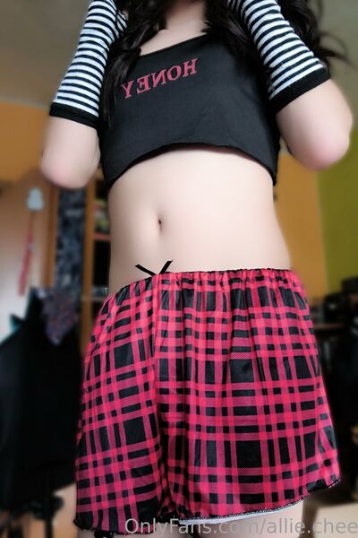 Foto hot Allie Cheeks di nudi