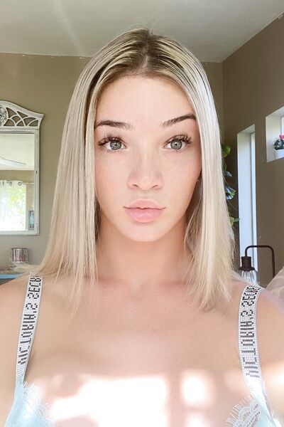 Photos de nu Stella Samore sexy
