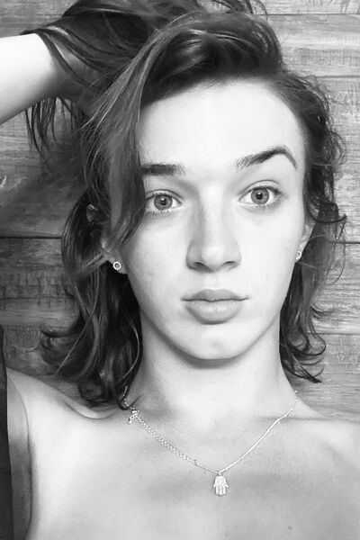 Photos de nu Stella Samore sexy