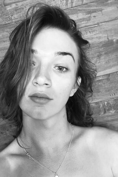Photos de nu Stella Samore sexy