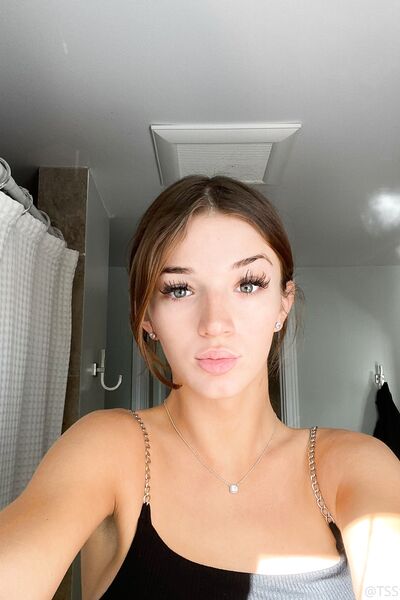 Photos de nu Stella Samore sexy