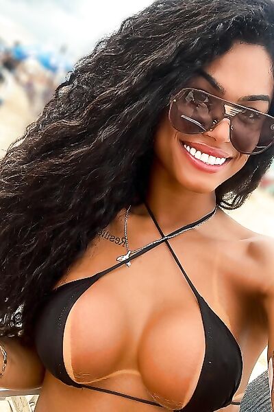Nicolle Laís Les meilleures photos de nus (8 photos)