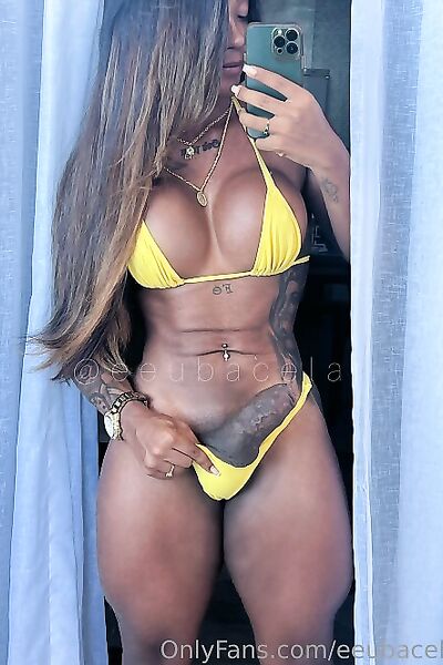 Patricia Bacelar Photos de nu (44 photos)