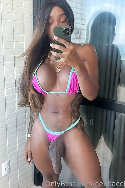 Patricia Bacelar Photos de nu (44 photos)