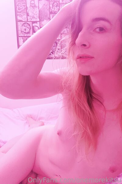 Fotos sensuais Lily Kitsune de nudez
