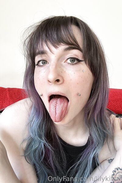 Fotos sensuais Lily Kitsune de nudez