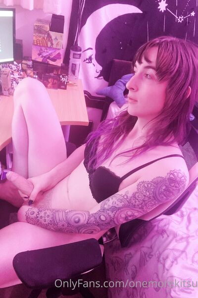 Fotos sensuais Lily Kitsune de nudez