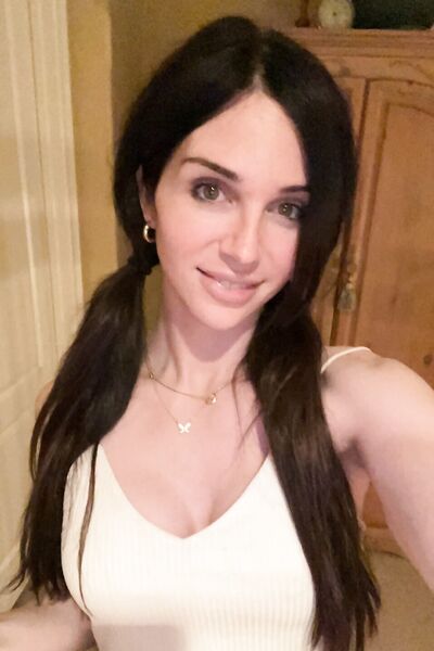 Foto hot Sarah Hills di nudi