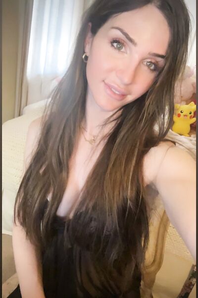 Foto hot Sarah Hills di nudi