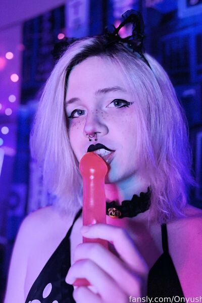 Foto hot Onyushka di nudi
