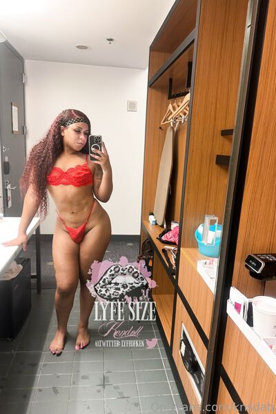 Photos sexy krisdabarb alias Kendoll nues