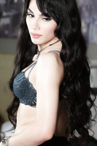 Fotos calientes Ariel Demure de desnudos