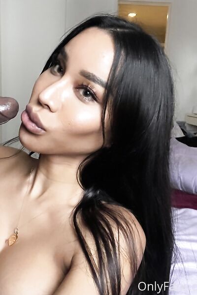 Foto hot Fara Hudson di nudi