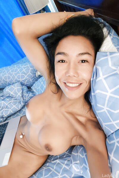 Fotos sensuais Ladyboy Mos de nudez