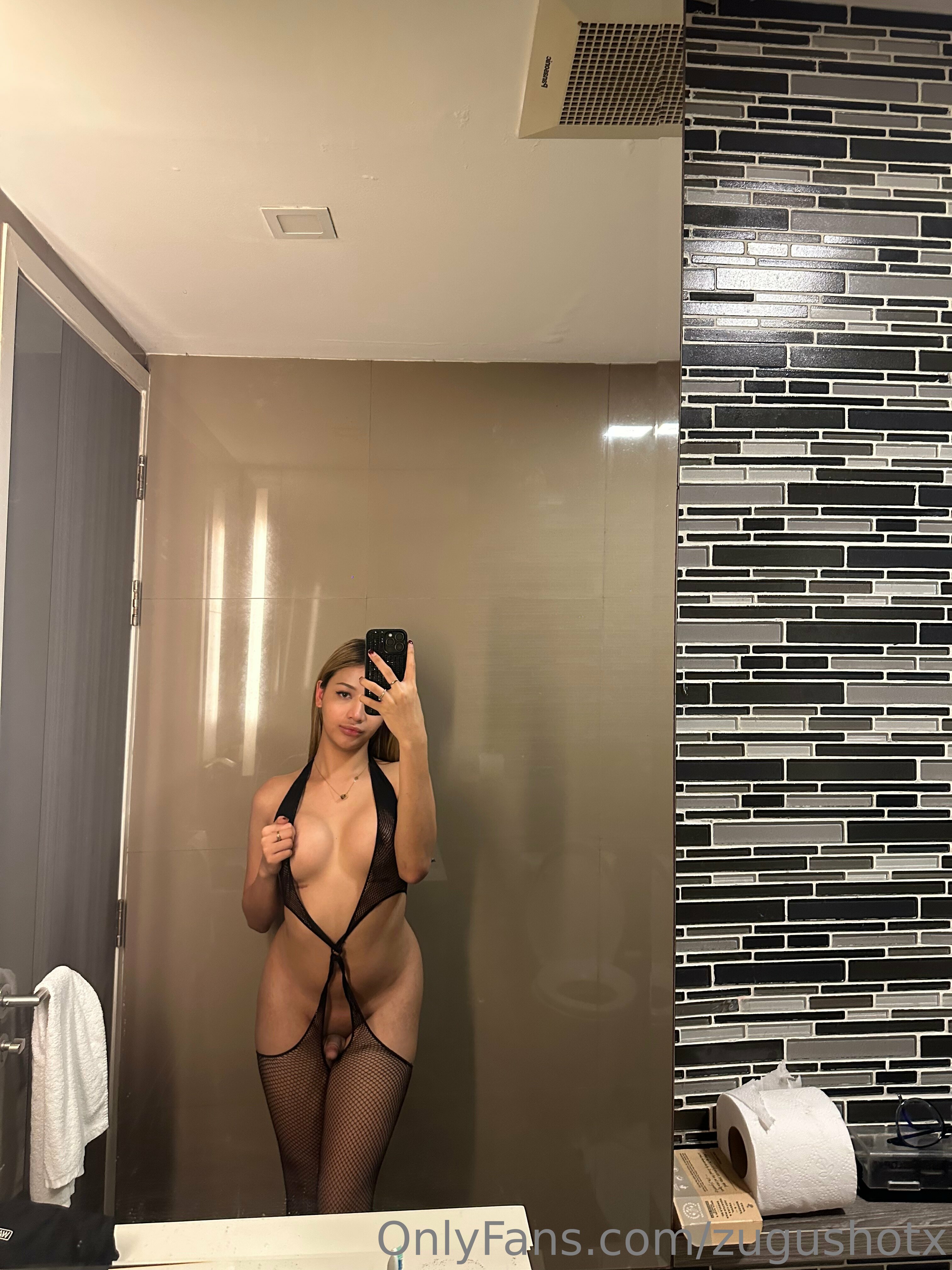 Hot Zugushotx Nude Photos