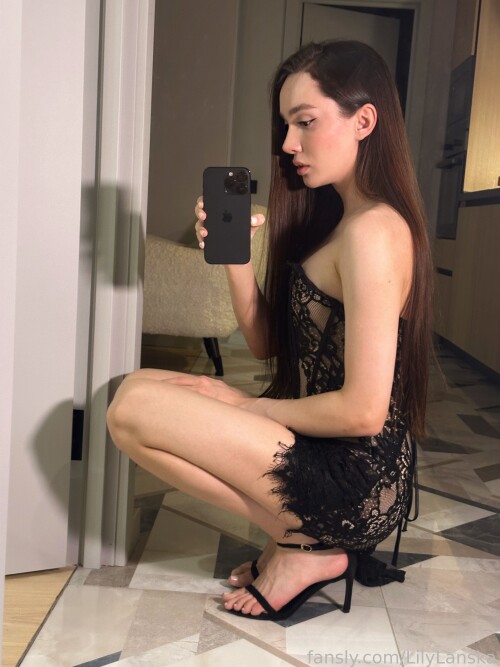 Lily Lanska Naked Photos Collection (26 Pics)