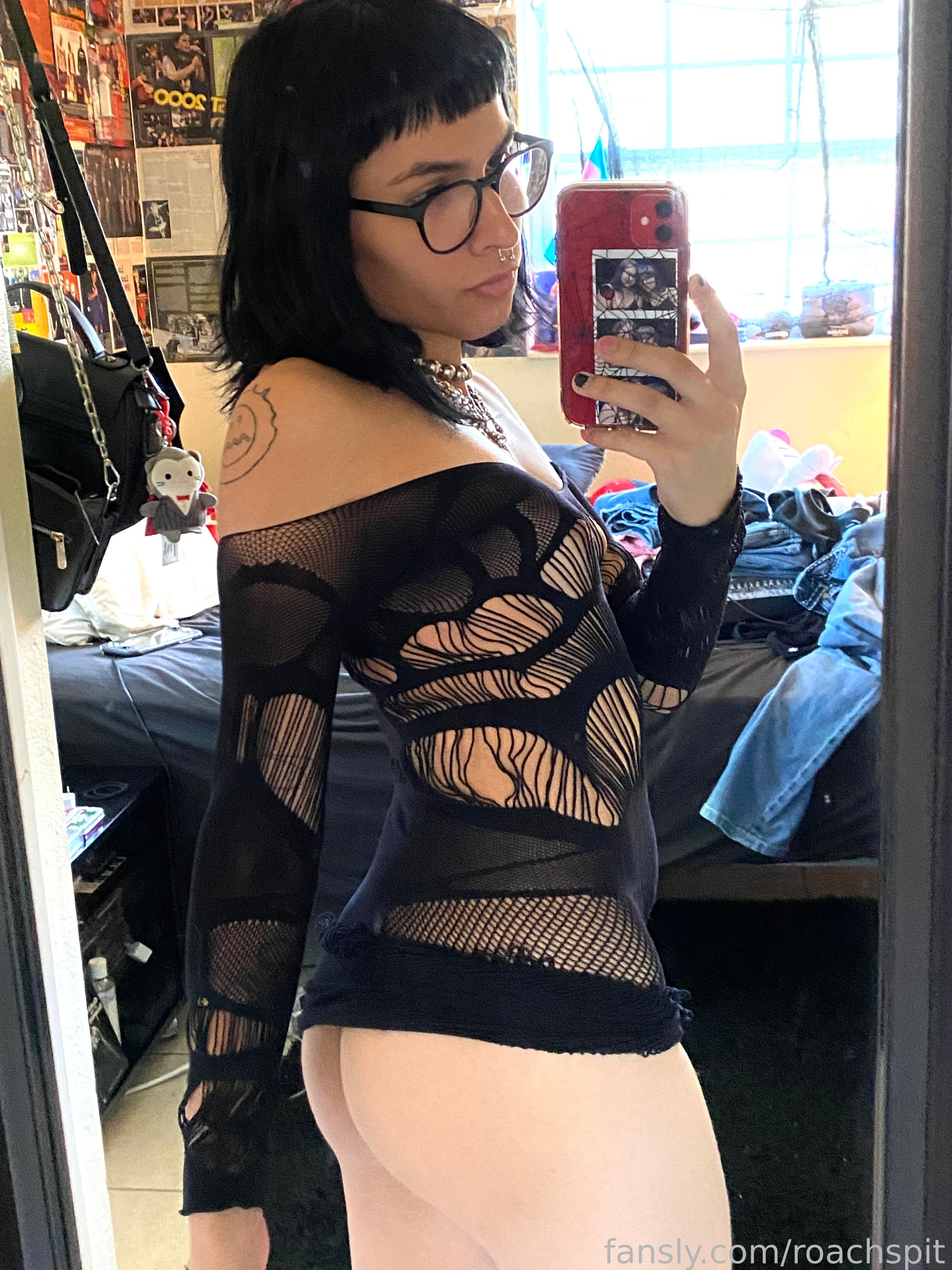 Hot Roachspit Nude Photos