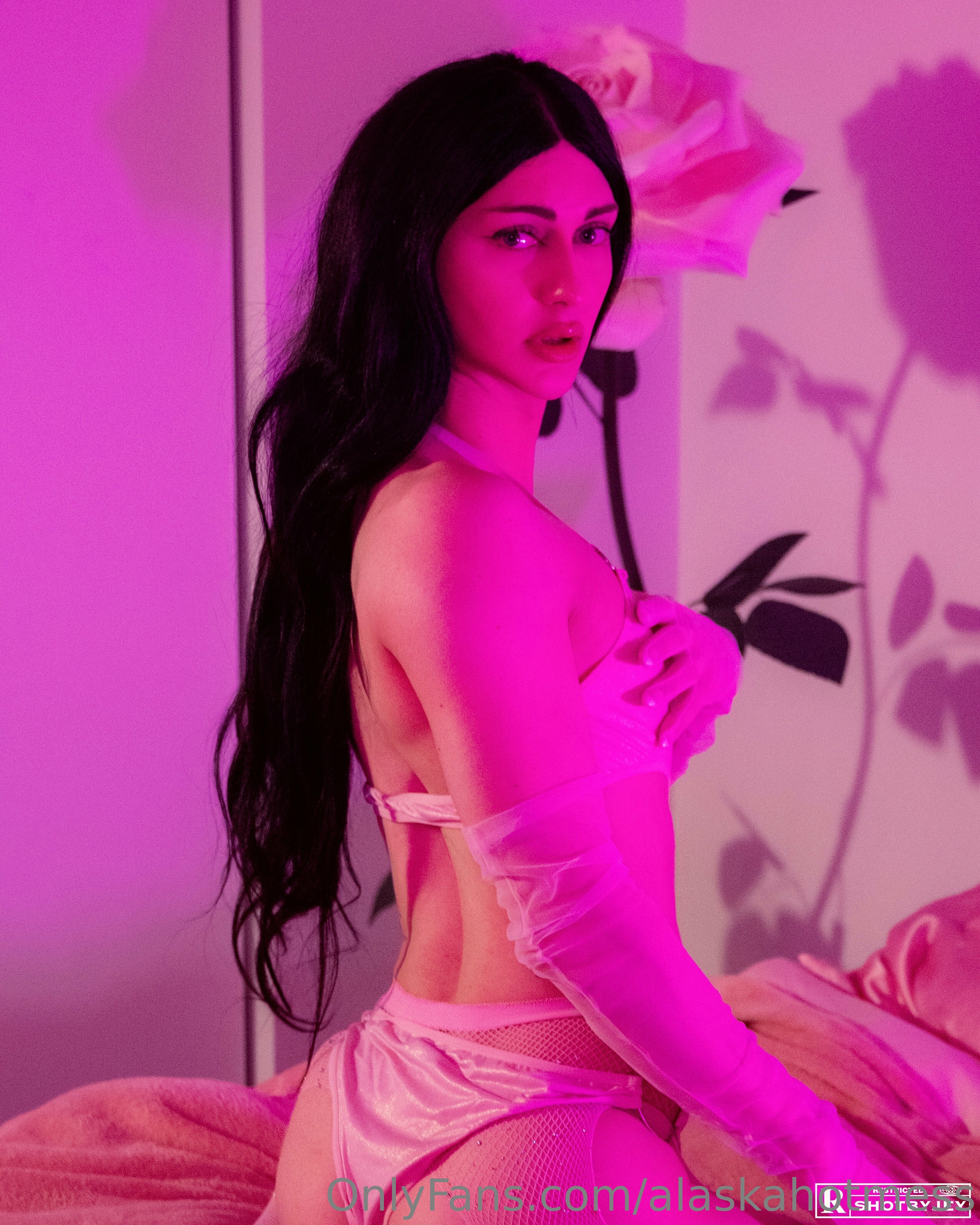 Hot Alaska Hotmess aka Goddess Alaska Nude Photos