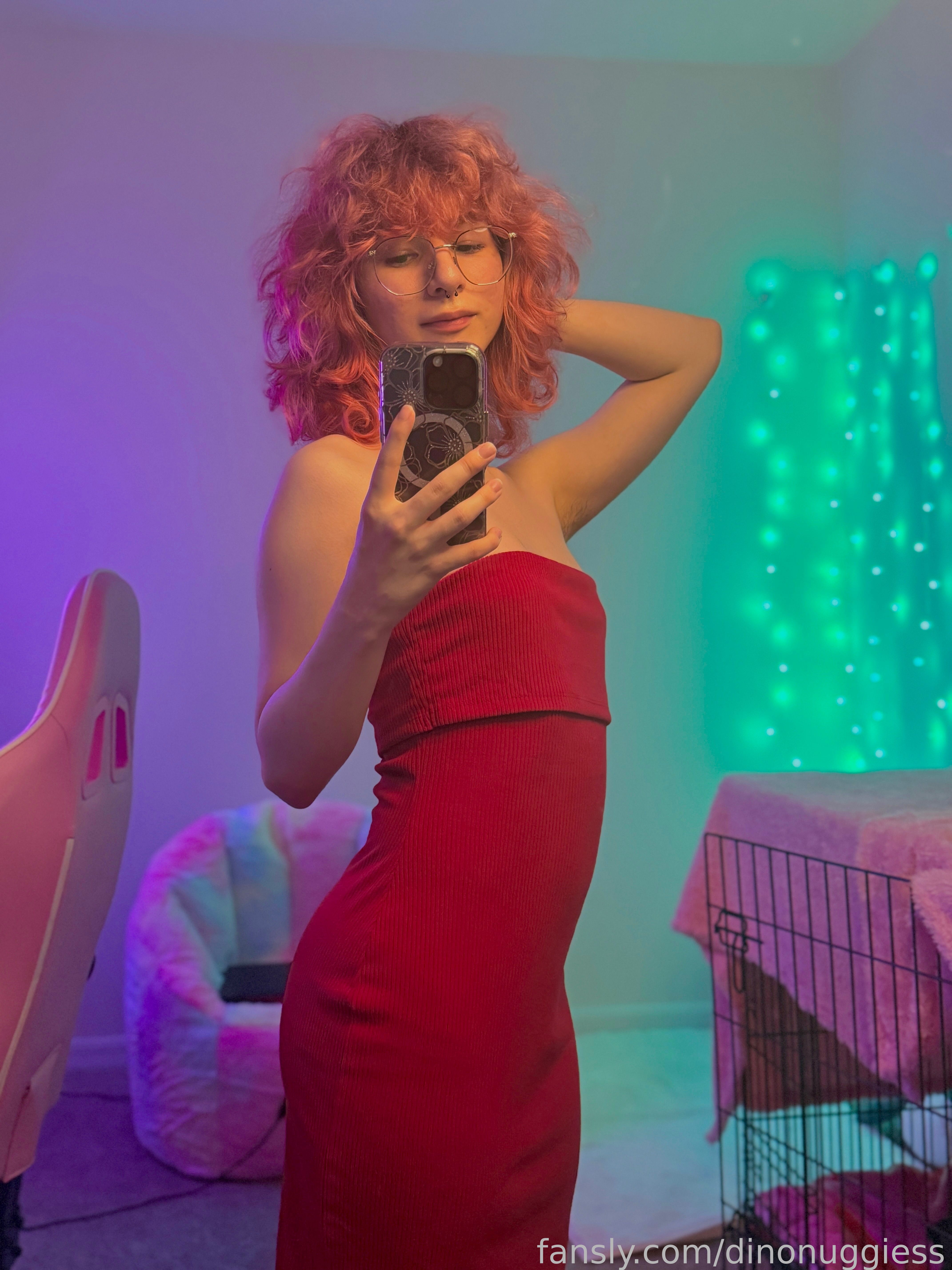 Hot Dino Nuggiess Nude Photos